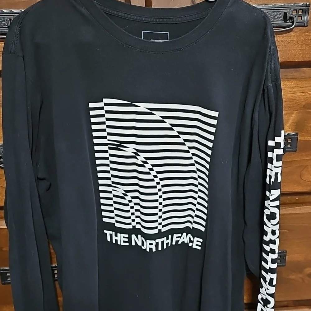 The North Face Optical Illusion Logo Shirt - Picture 3 of 8